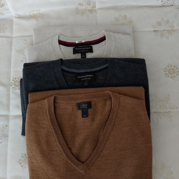 Set of 3 v-neck sweaters. - Picture 8 of 8